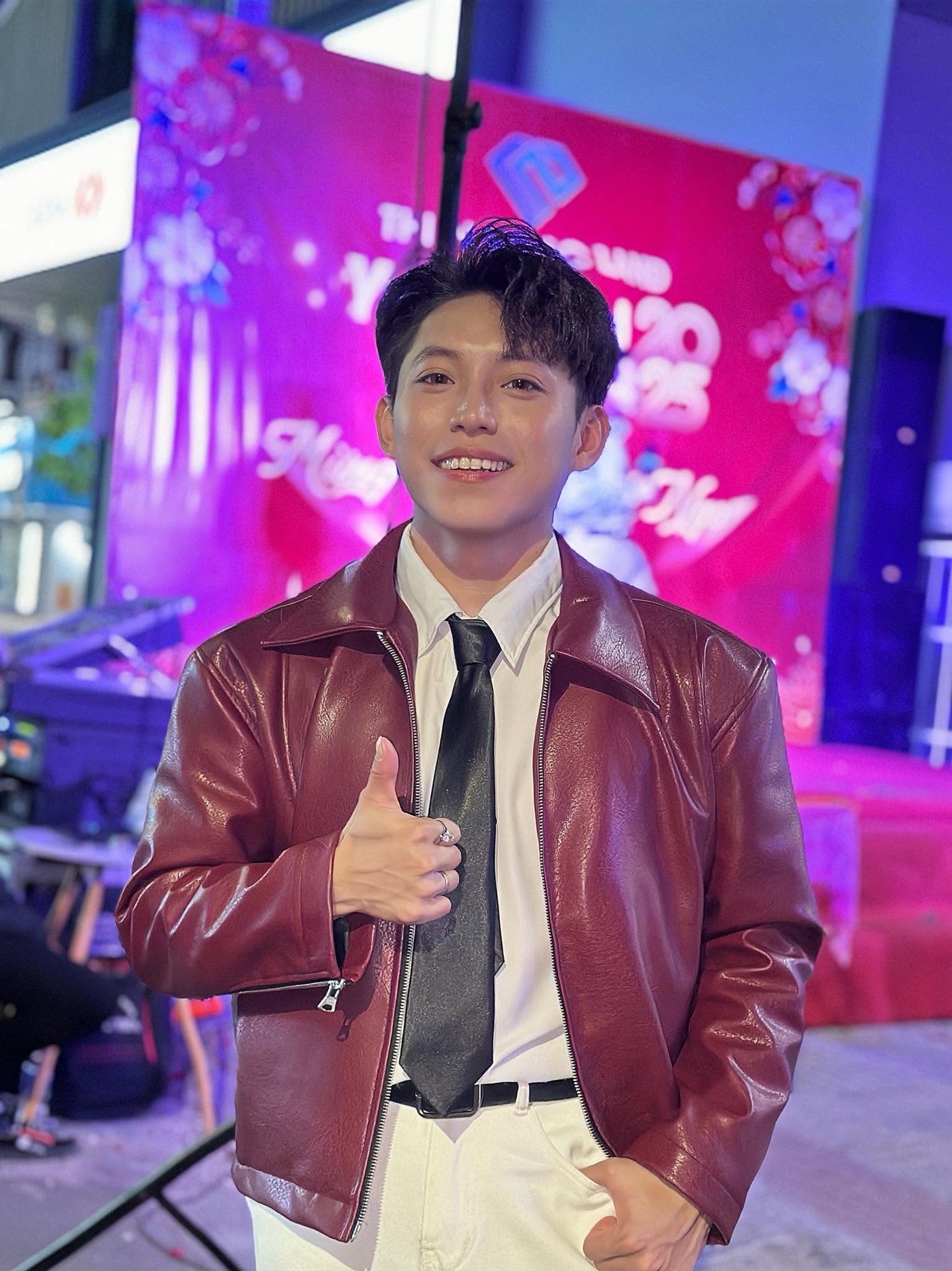 Phi hậu trường trước giờ diễn